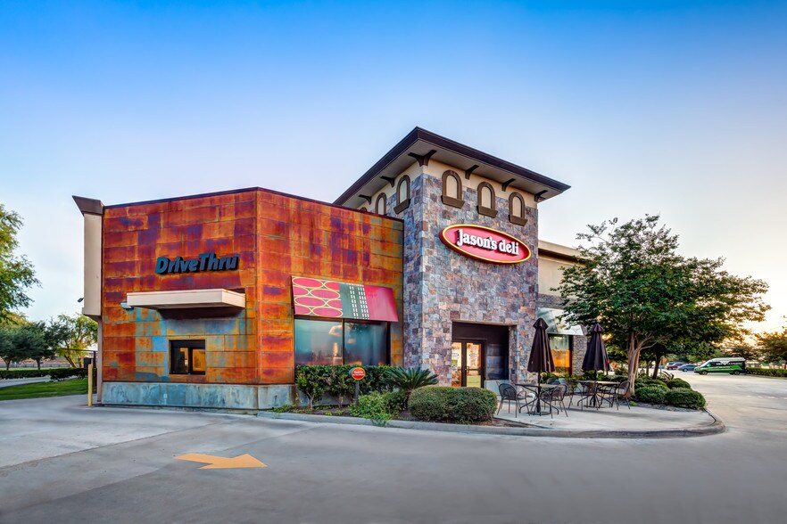 More Photos Of 9517 W Broadway St, Pearland Freestanding For Lease