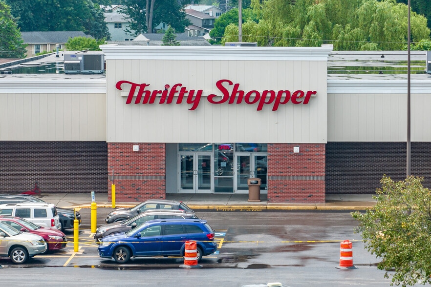 More Photos Of 7421 Oswego Rd, Liverpool Storefront For Lease