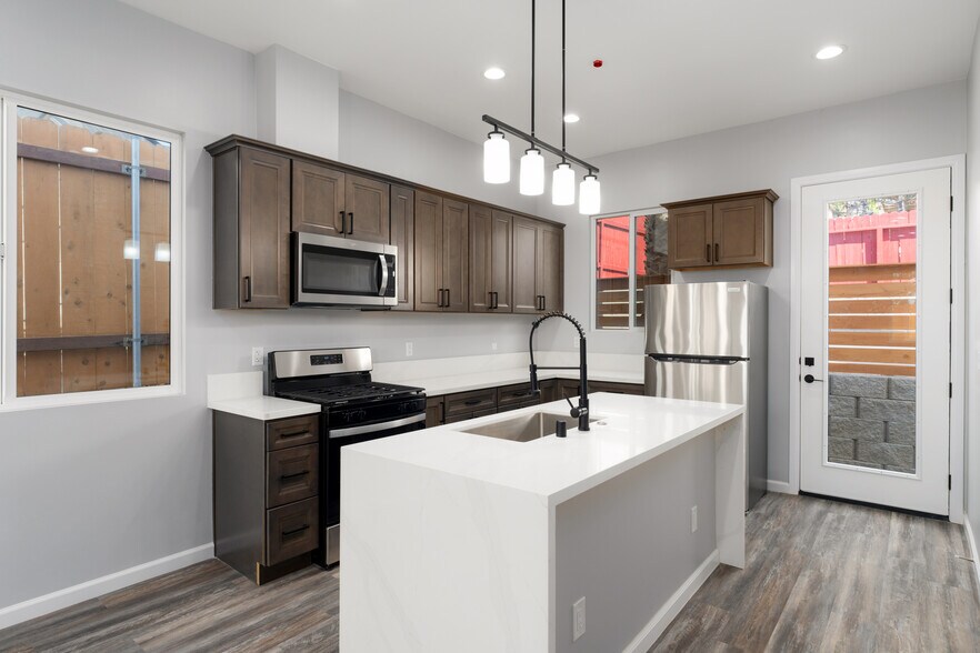 More Photos Of 6728 Thomson Ct, San Diego Apartments For Sale