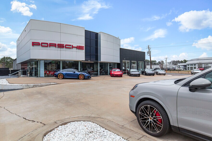 More Photos Of 5385 N I 55 St, Jackson Auto Dealership For Sale