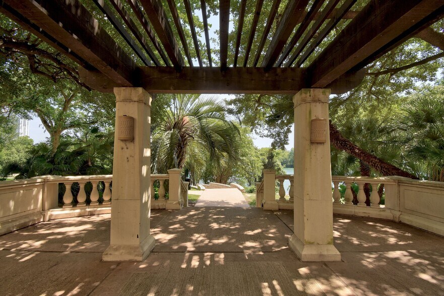 More Photos Of 98 San Jacinto Blvd, Austin Office For Lease