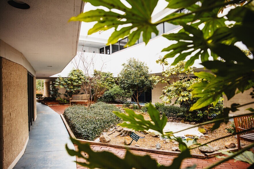 More Photos Of 5200 Park Rd, Charlotte Office For Lease