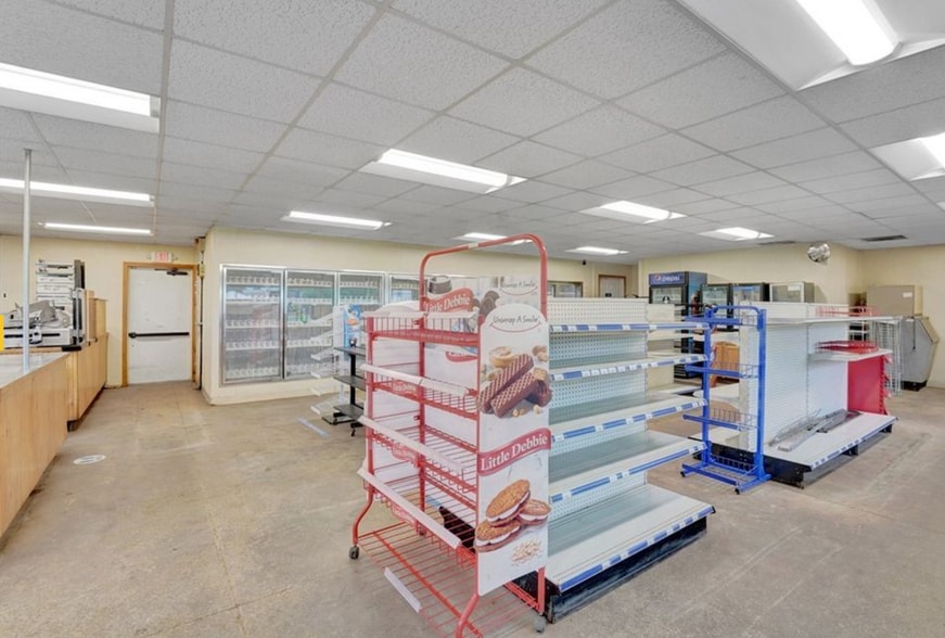 More Photos Of 87 N Main St, Franklinville Service Station For Lease
