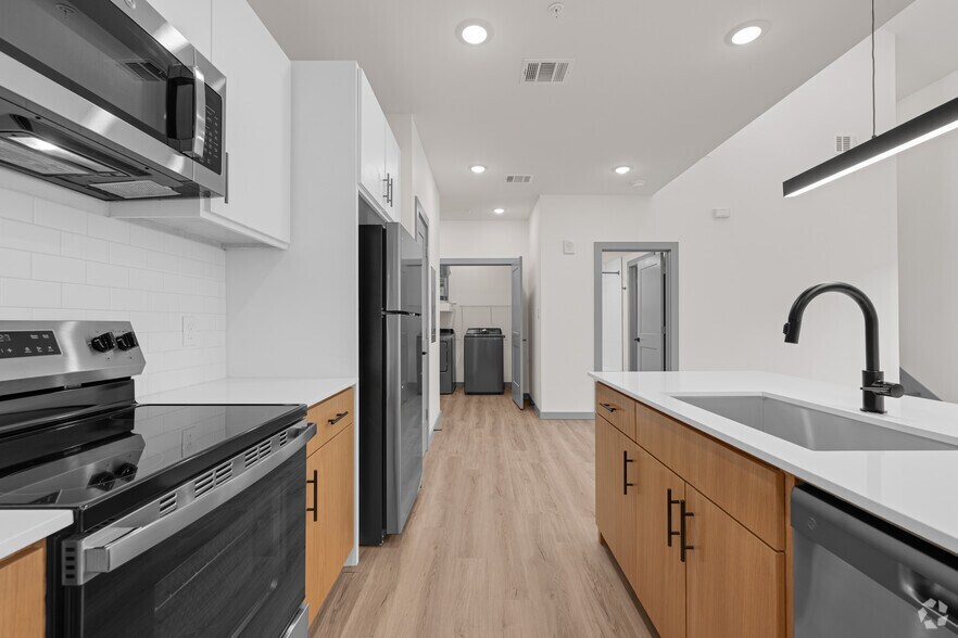 More Photos Of 3981-4001 Roseland Ave, Dallas Apartments For Sale