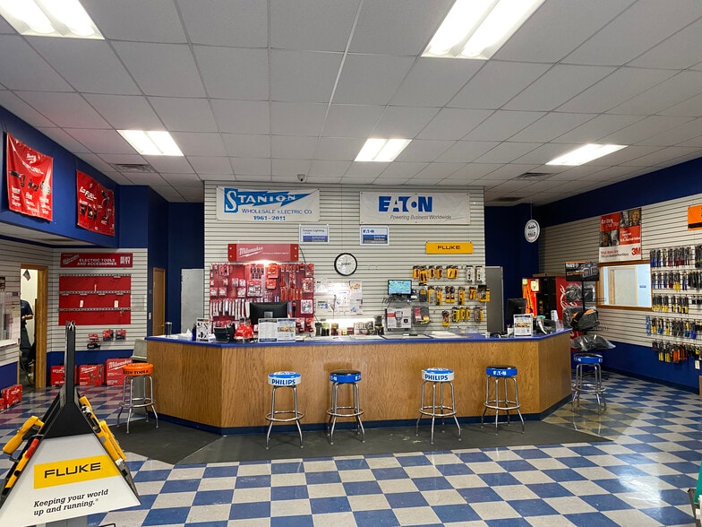 More Photos Of 2710 W Pawnee St, Wichita Manufacturing For Sale