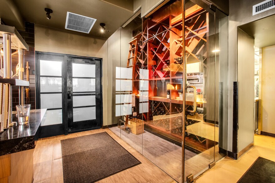 More Photos Of 78085 Avenida La Fonda, La Quinta Restaurant For Sale