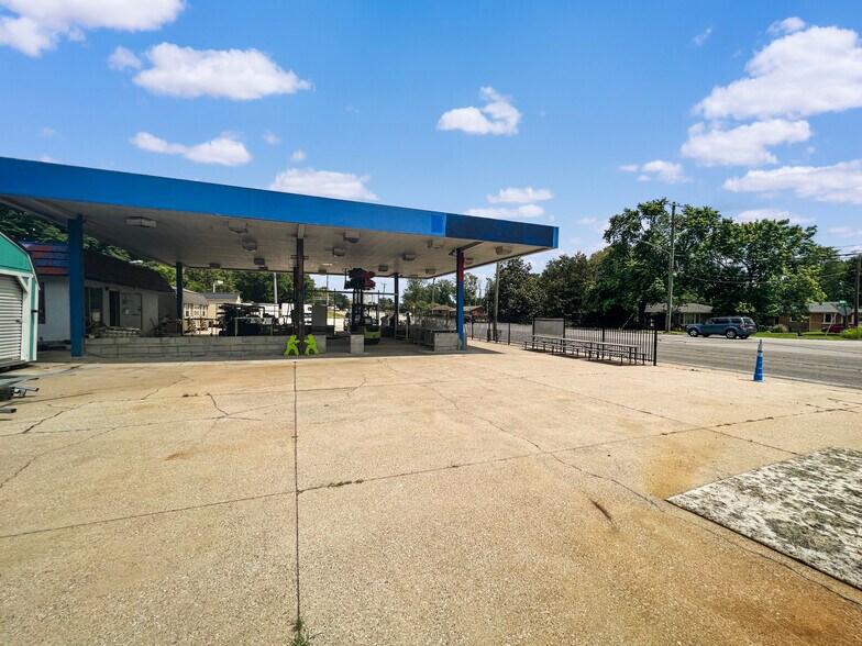 More Photos Of 1501 Robinson Rd, Old Hickory Freestanding For Lease
