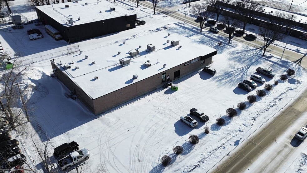 Primary Photo Of 1289 Mountain Av, Winnipeg Industrial For Sale