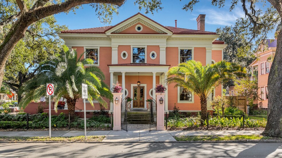 More Photos Of 119 E 37th St, Savannah Restaurant For Sale