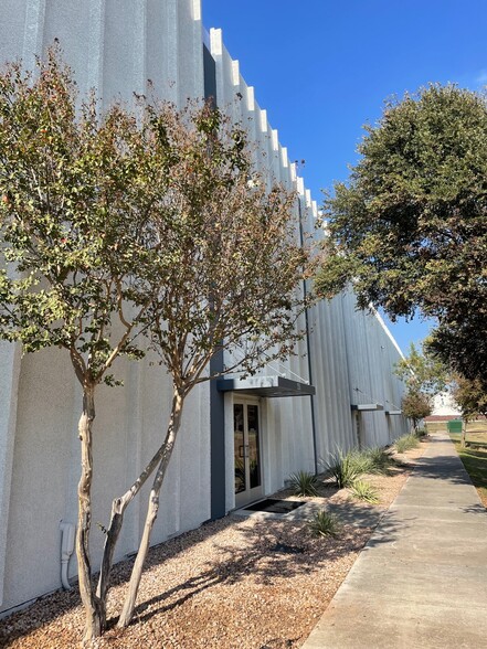 Primary Photo Of 15508 Bratton Ln, Austin Industrial For Lease