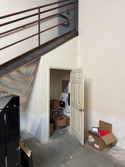 More Photos Of 801-893 Kings Hwy, Fort Pierce Light Manufacturing For Sale