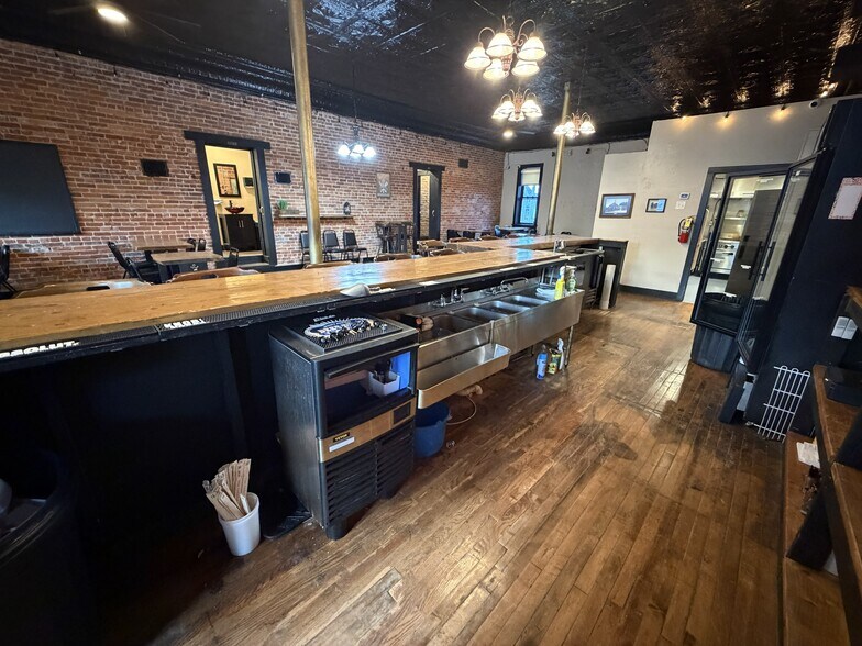 More Photos Of 244 N Main St, Monticello Flex For Sale