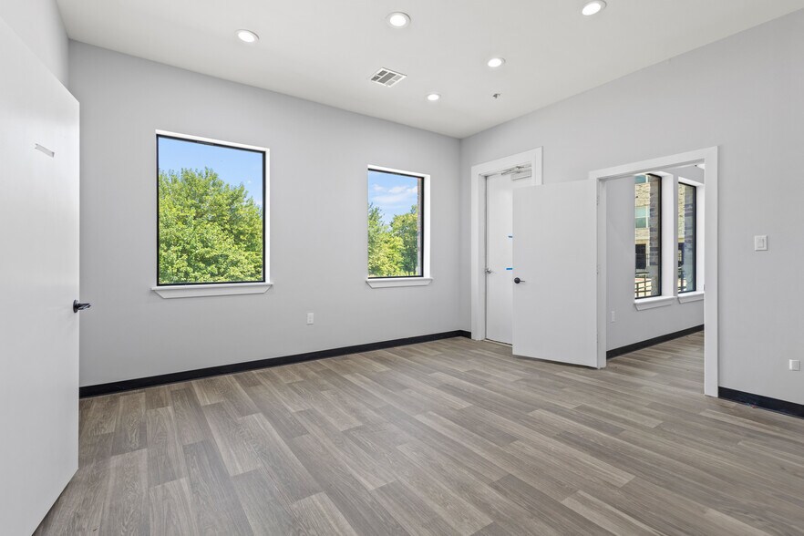 More Photos Of 800 N Plano Rd, Richardson Office For Sale