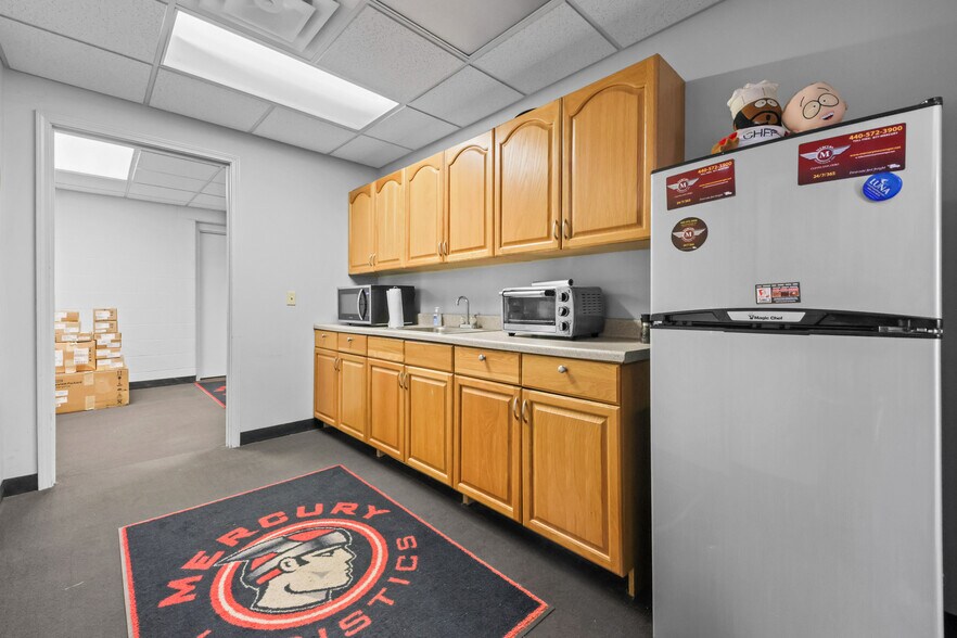 More Photos Of 16172 Imperial Pky, Strongsville Service For Sale