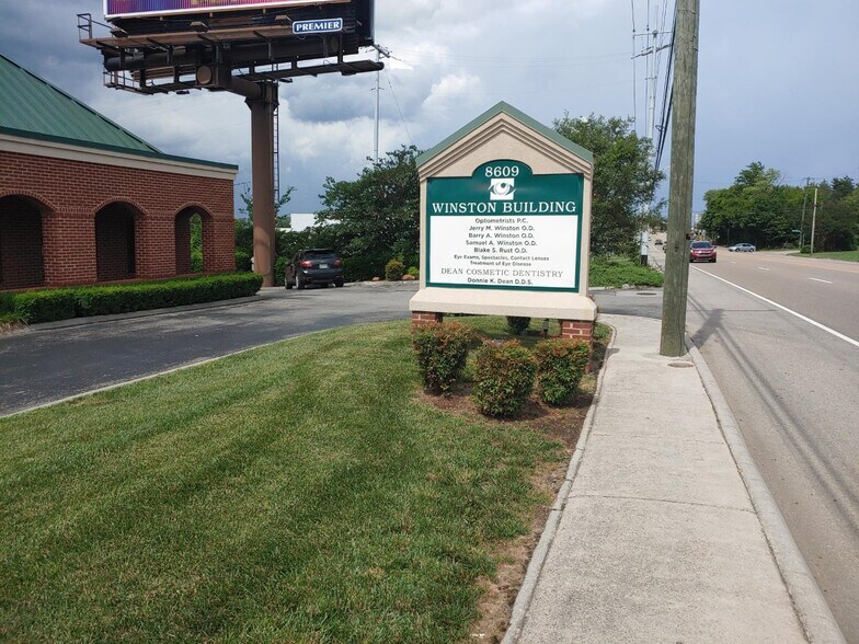 More Photos Of 8609 Kingston Pike, Knoxville Medical For Lease