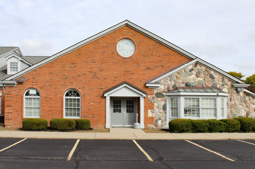 More Photos Of 3777 Eighteen Mile Rd, Sterling Heights Office For Lease