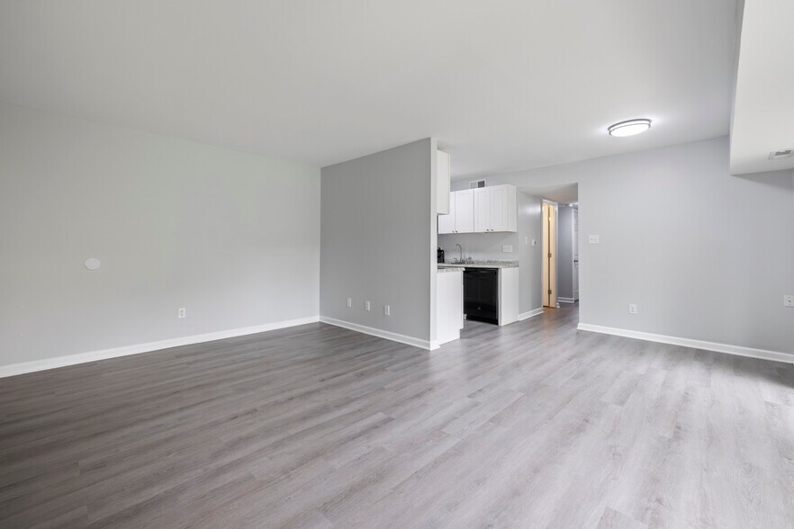 More Photos Of 310 Caroline Ave, La Plata Apartments For Sale