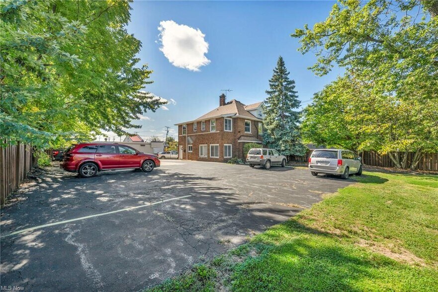 More Photos Of 881 E 222nd St, Euclid Office Residential For Sale