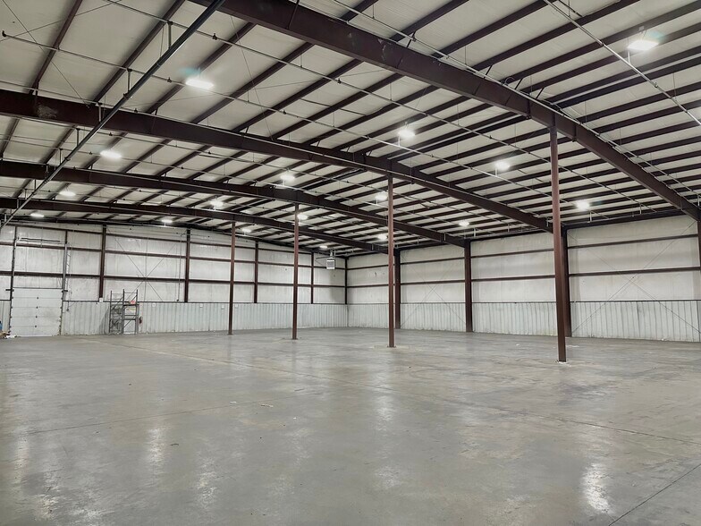 More Photos Of 5571 N Main St, Joplin Showroom For Sale