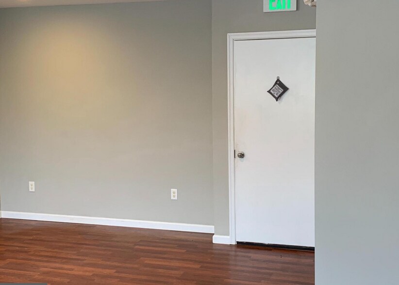 More Photos Of 2712 Sparrows Point Rd, Baltimore Light Manufacturing For Sale