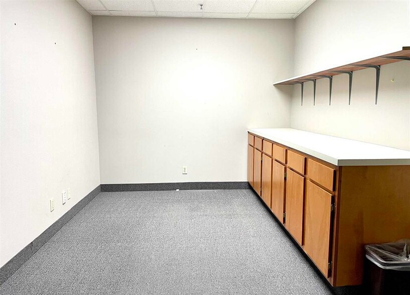 More Photos Of 456 Fulton St, Peoria Office For Sale