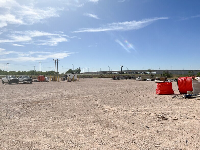 More Photos Of 3611 N US Highway 87, Big Spring Warehouse For Lease