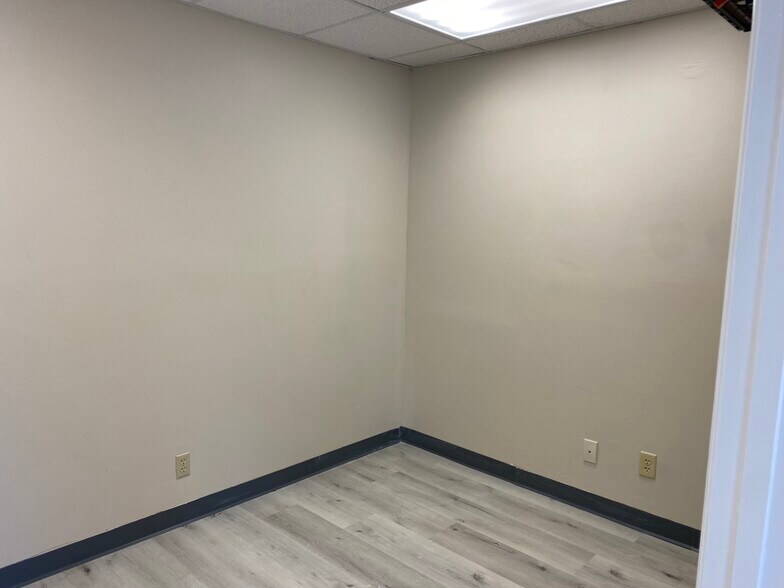 More Photos Of 1401 Applewood Dr, Dalton Medical For Lease