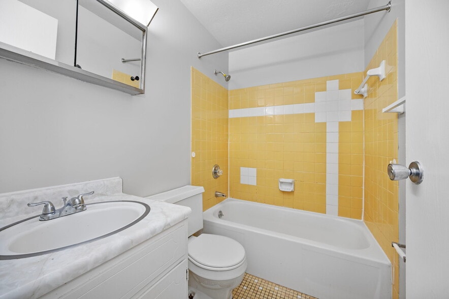 More Photos Of 3204 Mozart Ave, Cincinnati Apartments For Sale