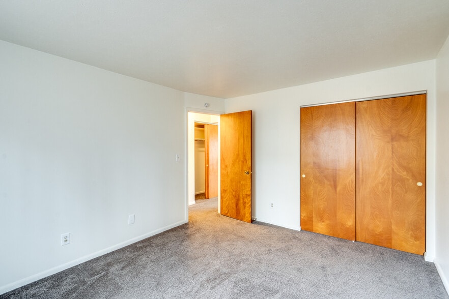 More Photos Of 2615 Ellet Ave, Akron Apartments For Sale