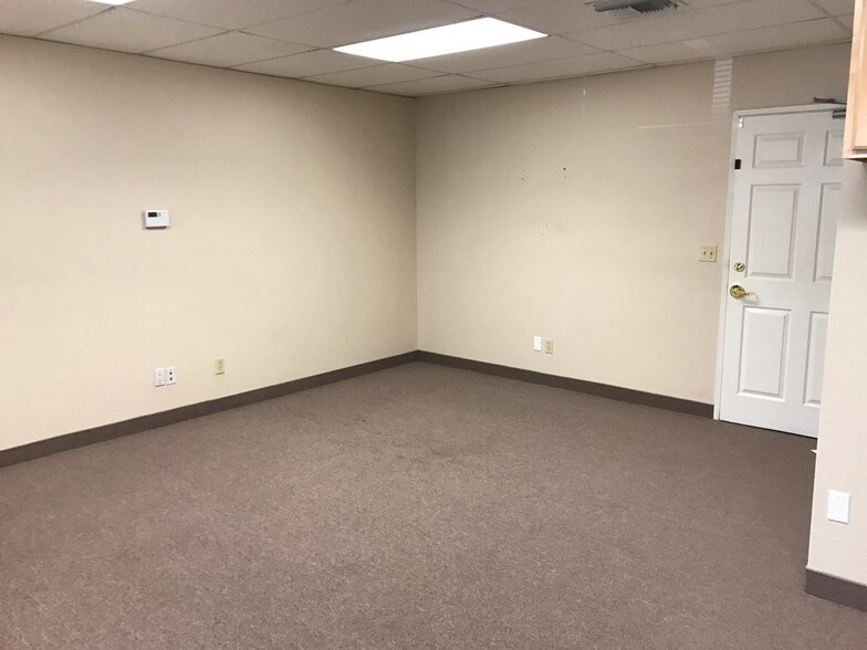 More Photos Of 28924 Old Town Front St, Temecula Office For Lease