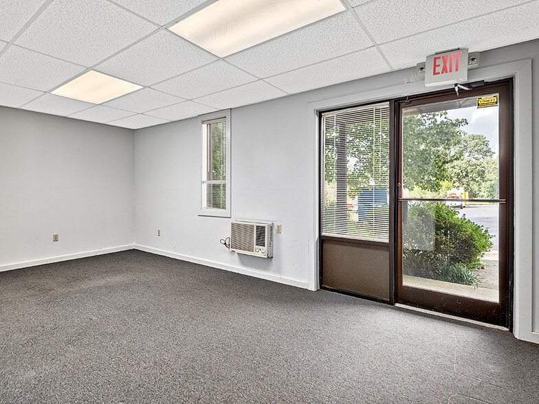 More Photos Of 141 Glenn Bridge Rd, Arden Light Distribution For Lease