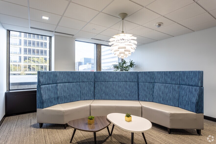 More Photos Of 7701 Forsyth Blvd, Clayton Office For Lease