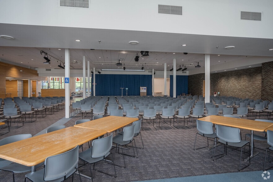 More Photos Of 2900 37th St, Rochester Warehouse For Lease