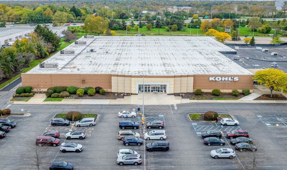 More Photos Of 133 Huber Village Blvd, Westerville Department Store For Sale