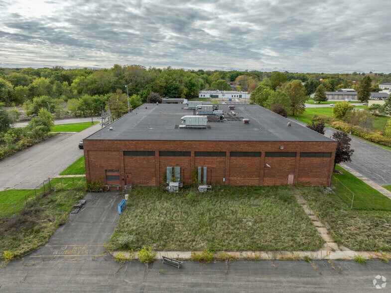 More Photos Of 999 Pine Ave, Warren Office For Sale
