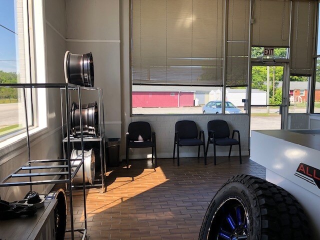 More Photos Of 203 N Marine Blvd, Jacksonville Service For Lease