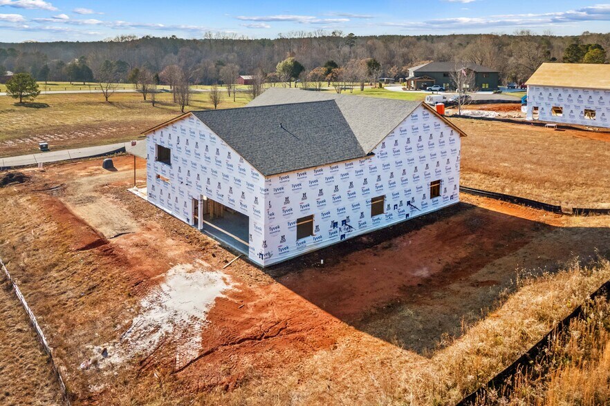 More Photos Of 124 Bentley Ct, Troutman Specialty For Sale