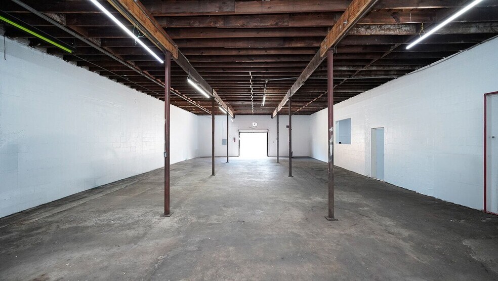 More Photos Of 2447 5th Ave S, Saint Petersburg Service For Lease