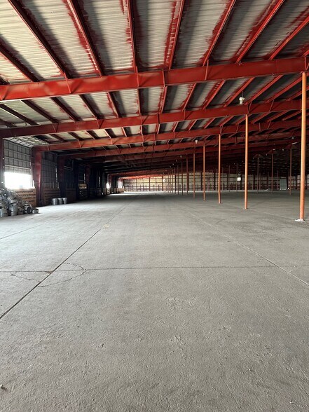 More Photos Of 1153 County Hwy 15 Hwy, Gladstone Warehouse For Lease