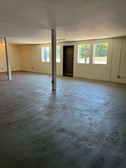 More Photos Of 48017 Highway 58, Oakridge Storefront For Sale