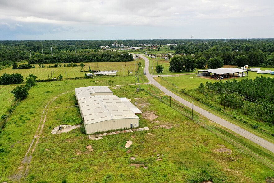 More Photos Of 804 W Mitchell St, Adel Distribution For Lease