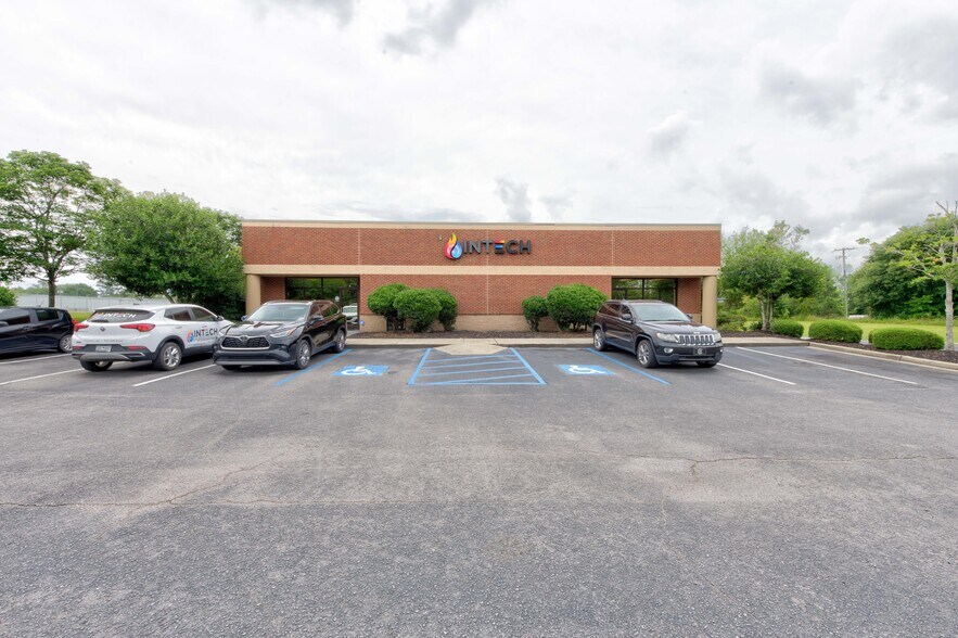 More Photos Of 475 Industrial Dr, Lexington Showroom For Sale
