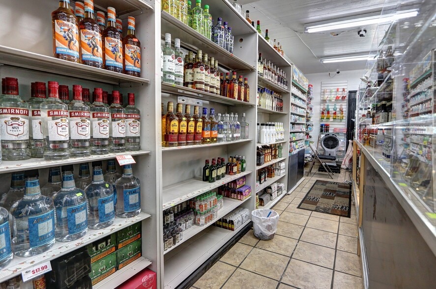 More Photos Of 21-31 W Army St, Henderson Storefront For Sale