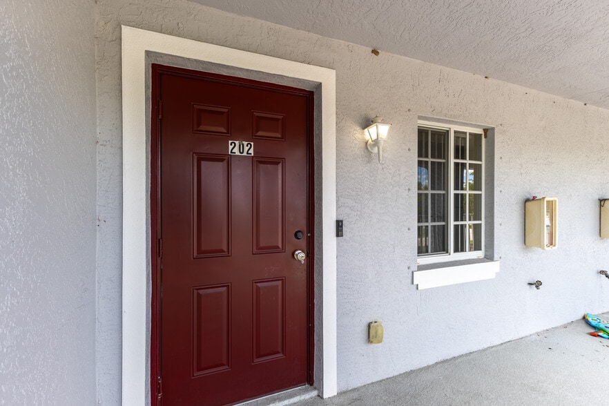 More Photos Of 1328 SE 8th Ave, Cape Coral Multifamily For Sale