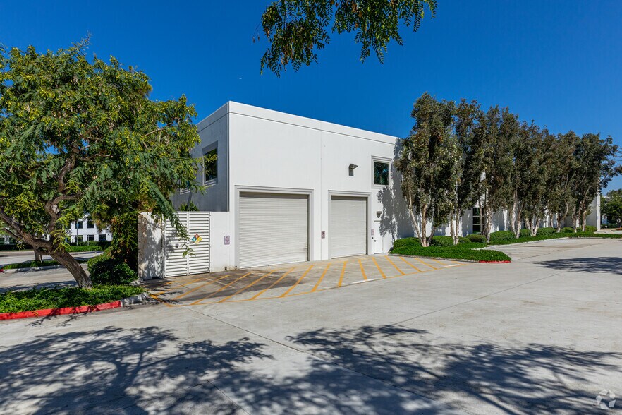 More Photos Of 2105 Rutherford Rd, Carlsbad Research And Development For Lease