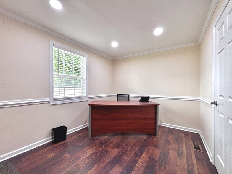 More Photos Of 809 Katie St, Fayetteville Office For Lease