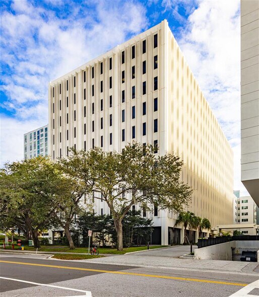 More Photos Of 1000 N Ashley Dr, Tampa Office For Lease