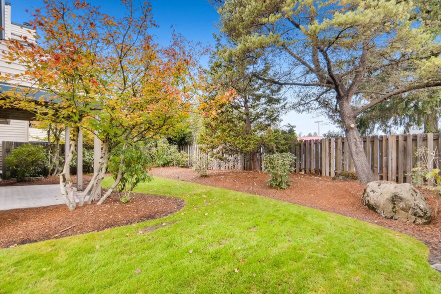 More Photos Of 805 NE Kane Dr, Gresham Apartments For Sale