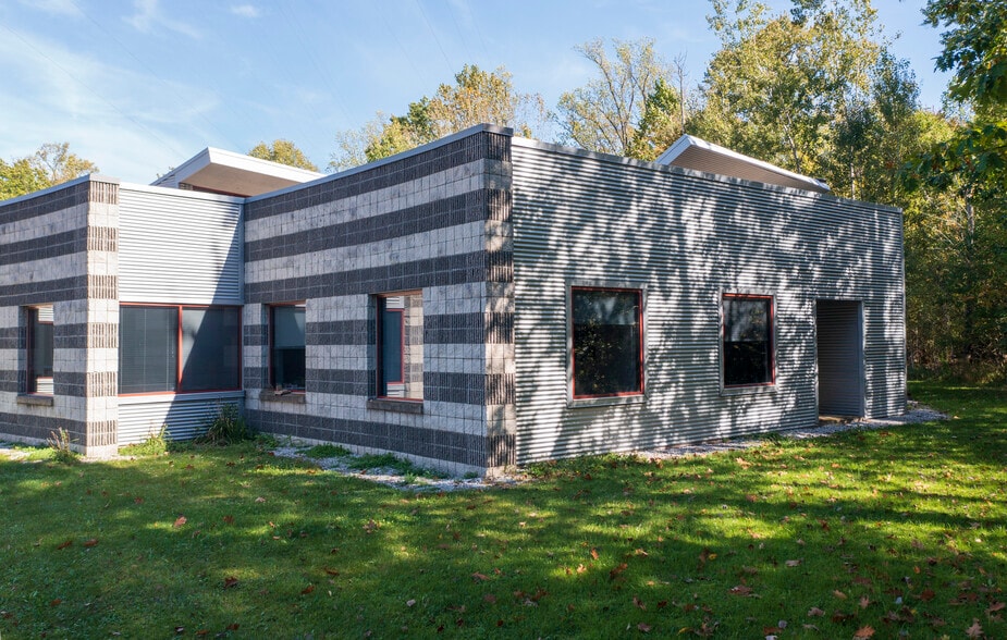More Photos Of 8425 Peach St, Erie Radio TVTransmission Facilities For Lease