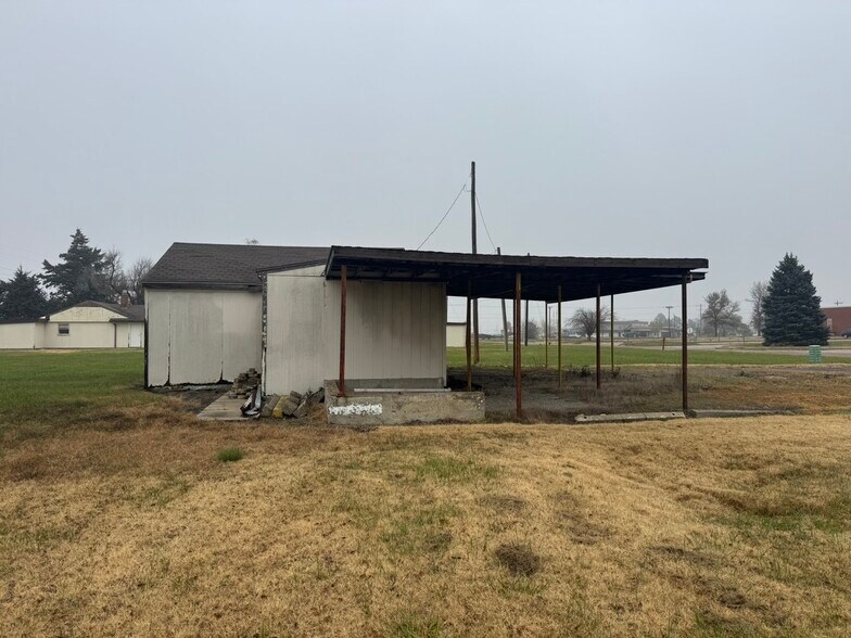 More Photos Of 6810 SE Dwight St, Topeka Industrial For Sale